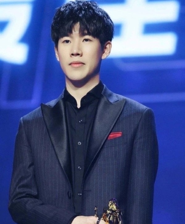 Assum：Baolan人很好，他会提醒我们要回城和买真眼