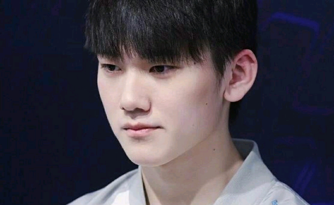 Zika Crocodile无法单独支撑队伍。HOYA Gnar在团战中做出了巨大贡献，成功扳平了比分